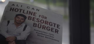 Ali Cans neues Buch: "Hotline für besorgte Bürger - Antworten vom Asylbewerber Ihres Vertrauens"