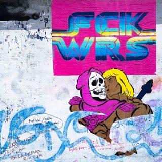 Ein Graffiti gegen Krieg.