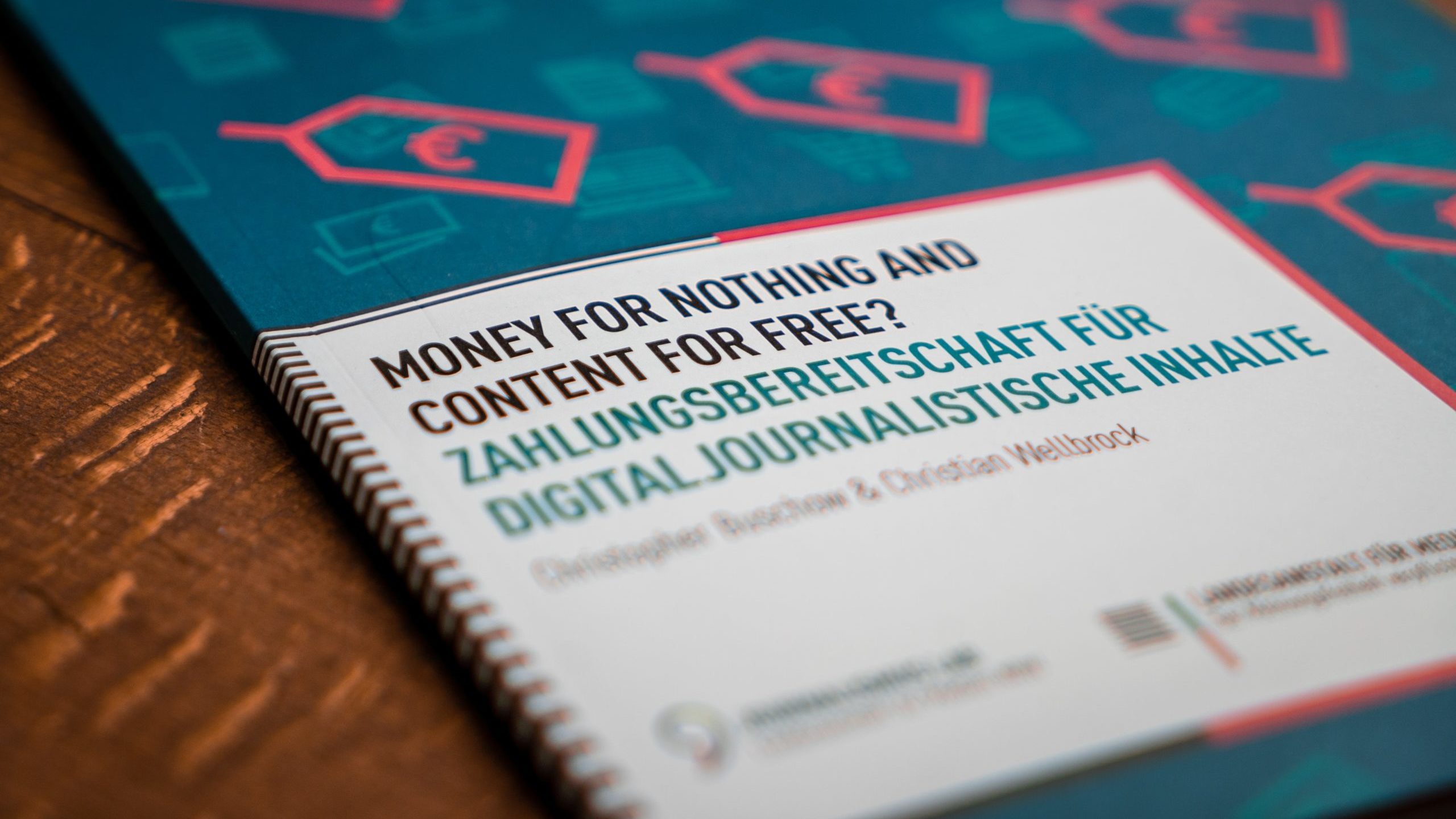 Die Kostenlos-Mentalität konstruktiv bekämpfen. Foto: unsplash / Mika Baumeister