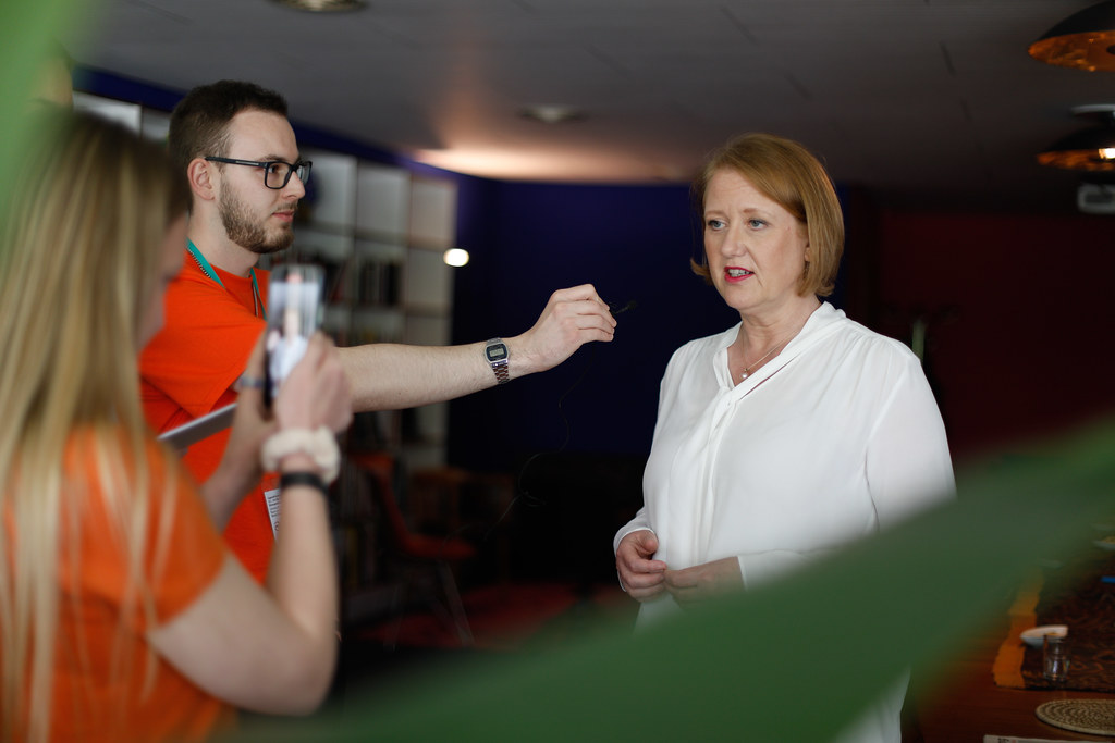 Lisa Paus im Interview mit politikorange Redakteur*innen