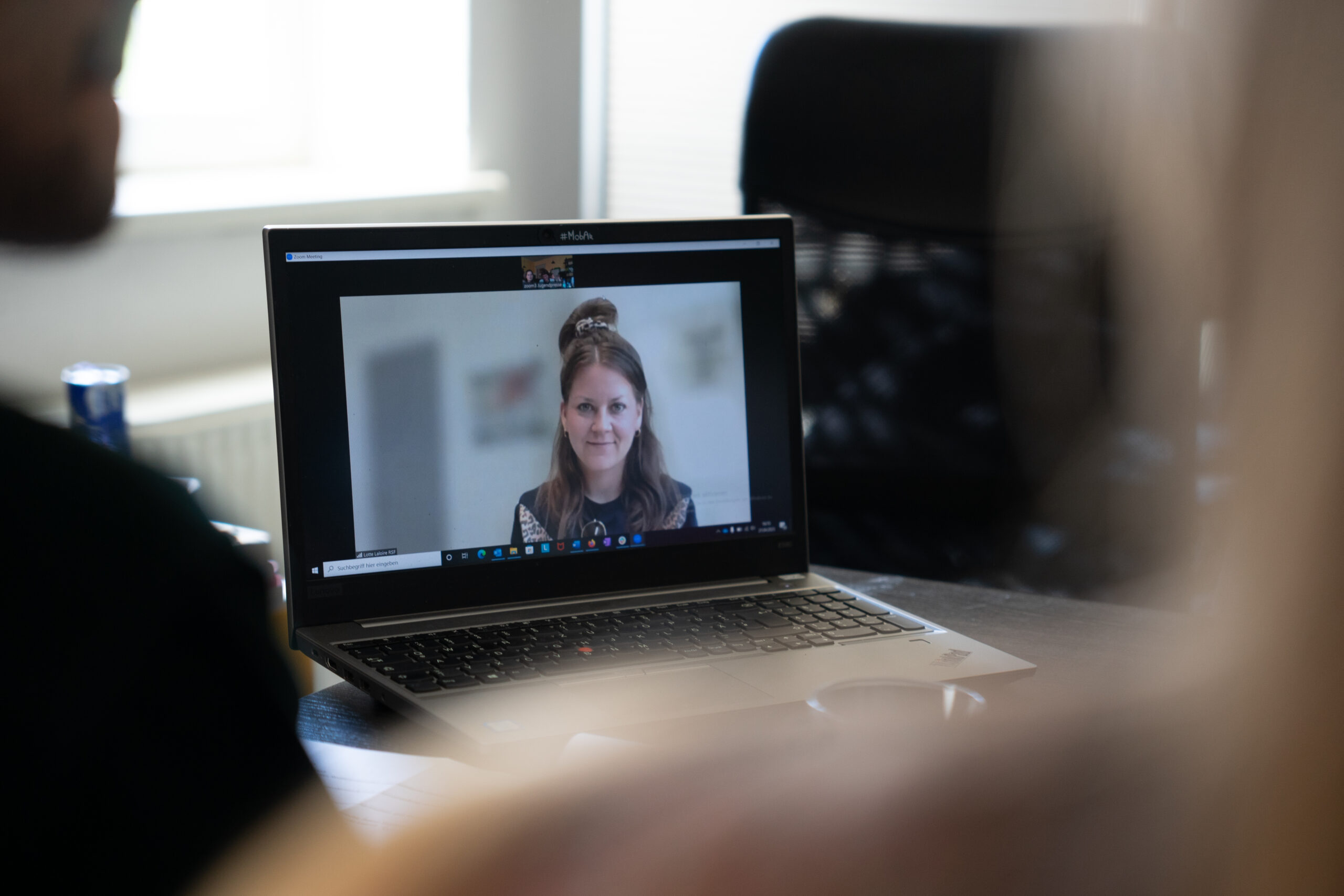 1. Lotte Laloire im Zoommeeting mit der politikorange Redaktion zum Thema Pressefreiheit